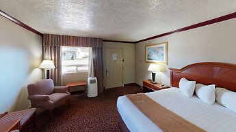 Red Arrow Inn & Suites, a Travelodge by Wyndham