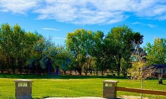 Red Arrow Inn & Suites, a Travelodge by Wyndham