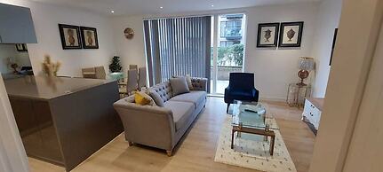 Stylish 2 Bed Flats Near US Embassy