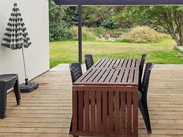 Tranquil Waterfront Retreat-by Traum