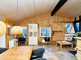 Charming Harbor Cottage-by Traum