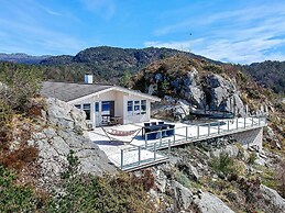 12 Person Holiday Home in Fitjar