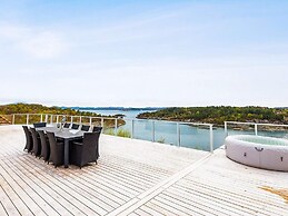 12 Person Holiday Home in Fitjar