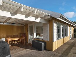 Tranquil Oasis in Hummingen-by Traum