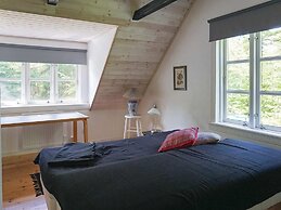 Secluded Greenery Retreat-by Traum