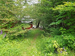 Secluded Greenery Retreat-by Traum