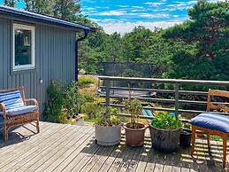 Serene Seaside Retreat in Vesteroy-by Traum
