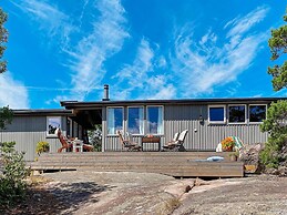 Serene Seaside Retreat in Vesteroy-by Traum