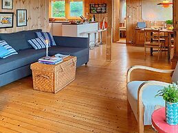 Serene Seaside Retreat in Vesteroy-by Traum