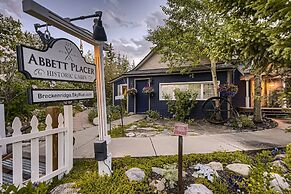 Abbett Placer Historic 7 Bedroom Home by RedAwning