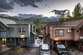 Abbett Placer Historic 7 Bedroom Home by RedAwning