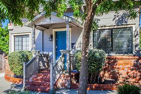 Cute And Relaxing 2br House In Cherry Street District 2 Bedroom Home b