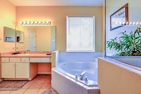 Emerald Island Resort, Private Pool, Game Room and BBQ Grill, Near Dis