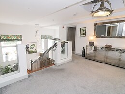 Capel Mawr, Basement 19