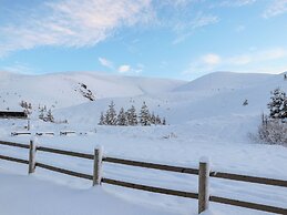 Golden Eagle Lodge