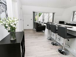 The Office Gardens, Apartment 3