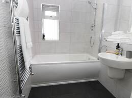 The Office Gardens, Apartment 3