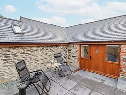Cut Moch, Plas Moelfre Hall Barns
