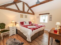 Cut Moch, Plas Moelfre Hall Barns