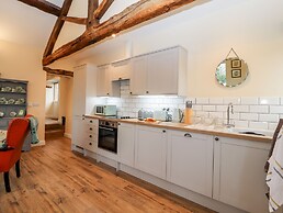 Cut Moch, Plas Moelfre Hall Barns