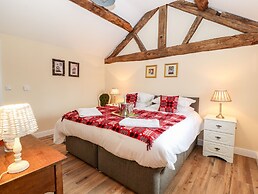 Cut Moch, Plas Moelfre Hall Barns