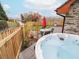 Cut Moch, Plas Moelfre Hall Barns