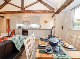 Cut Moch, Plas Moelfre Hall Barns