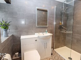 Cut Moch, Plas Moelfre Hall Barns