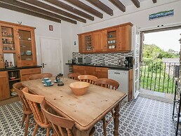 Dewi Villa