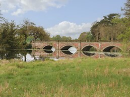 Lakeside Village Lodges & The Potting Shed