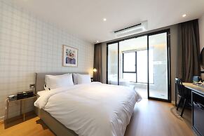 Brown Dot Hotel Jungja Beach