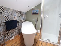 2 Ashby Place