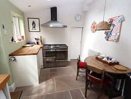 2 Ashby Place