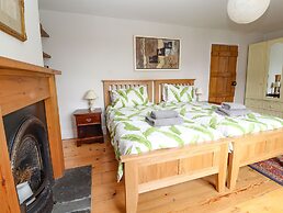 2 Ashby Place