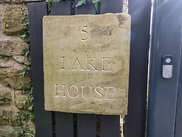 5 Lake House