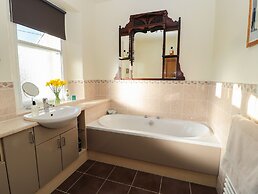 Whinstones at 4 The Villas