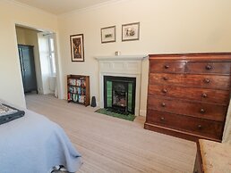 Whinstones at 4 The Villas