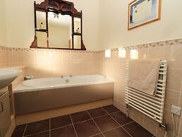 Whinstones at 4 The Villas