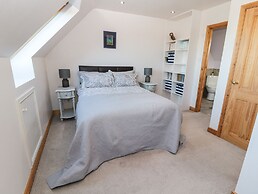 Whinstones at 4 The Villas