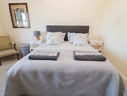 Whinstones at 4 The Villas