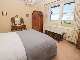 Whinstones at 4 The Villas