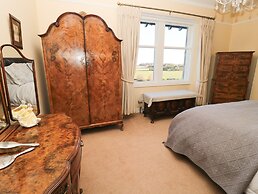 Whinstones at 4 The Villas