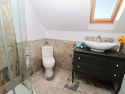 Whinstones at 4 The Villas