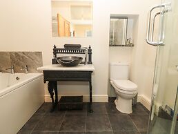 Whinstones at 4 The Villas