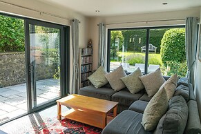 Whinstones at 4 The Villas