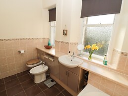 Whinstones at 4 The Villas