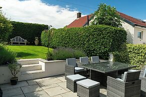 Whinstones at 4 The Villas