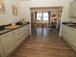 Whinstones at 4 The Villas