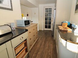 Whinstones at 4 The Villas