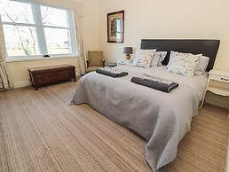 Whinstones at 4 The Villas